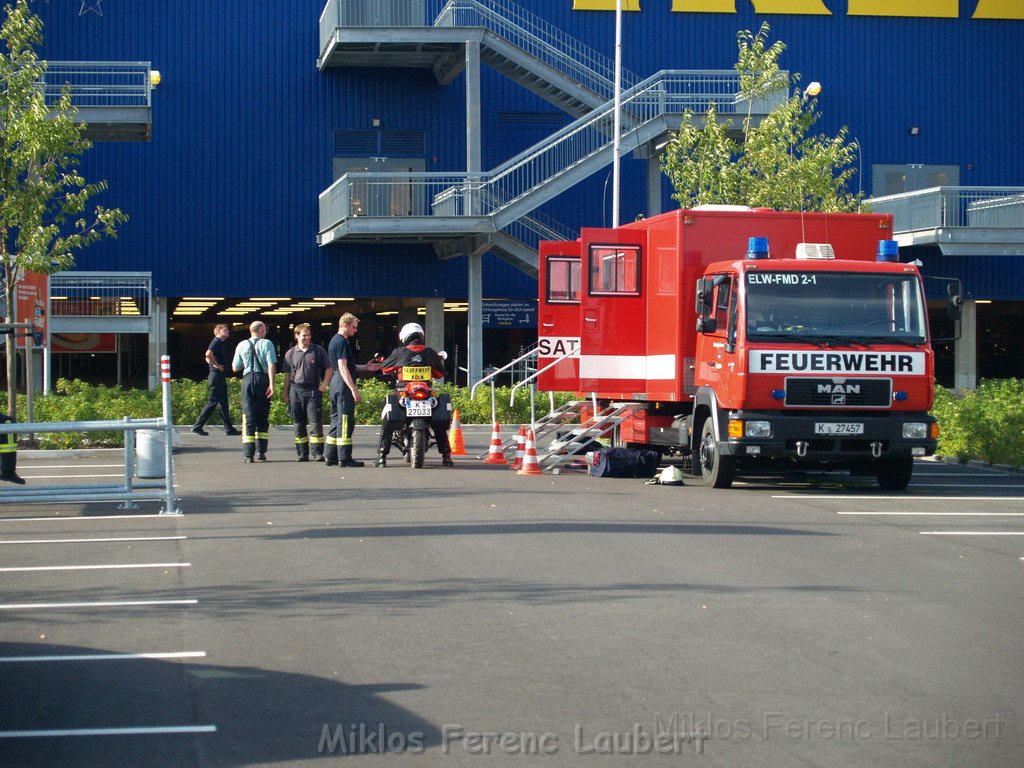 Feuer Koeln Ossendorf Butzweiler Hof neben IKEA P465.JPG